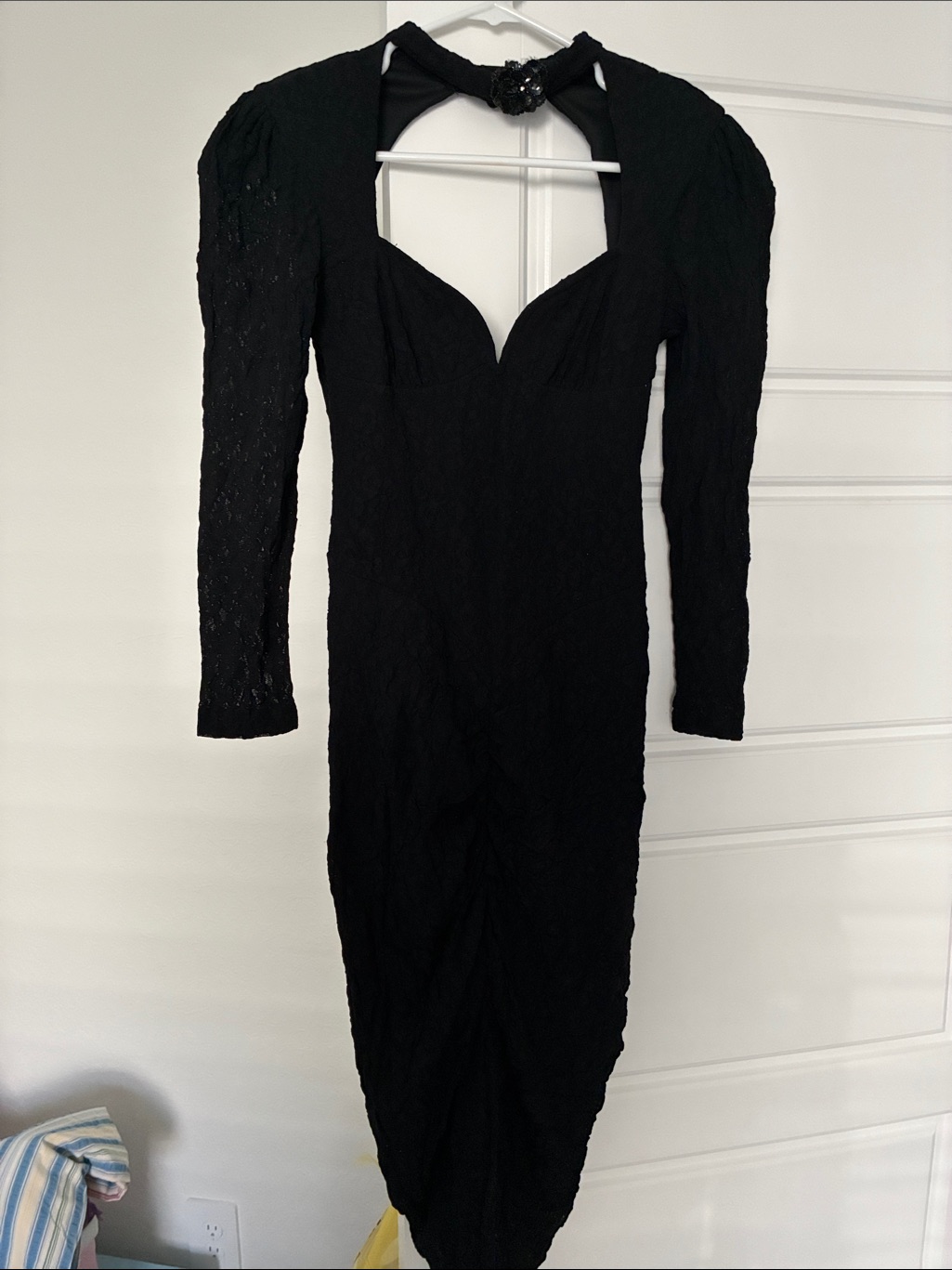 Black Long-Sleeve Lace Midi Dress With Keyhole Back